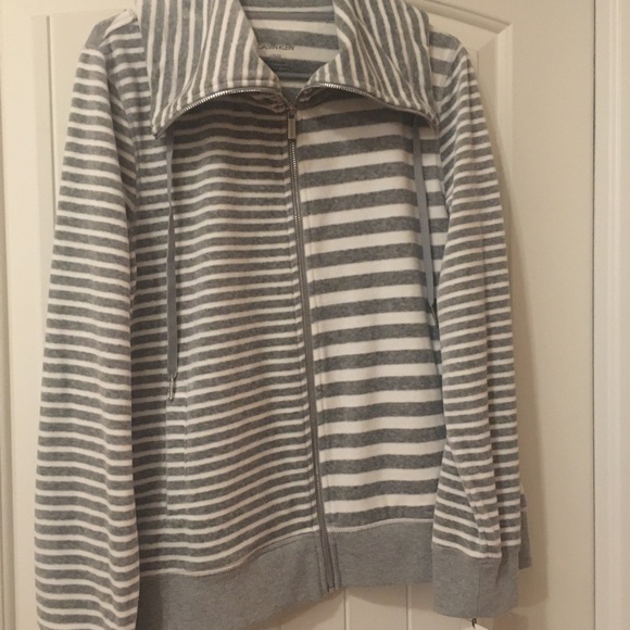 Calvin Klein Sweater - Picture 2 of 5